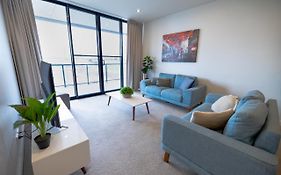 Trendy, Self Contained Inner City Apartment